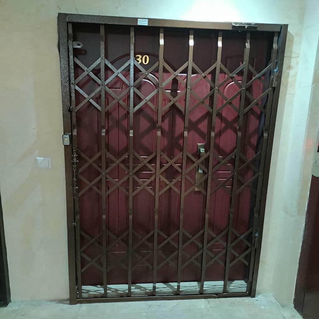 اجرای درب ریلی آکاردئونی کم جا با نمای یکدست