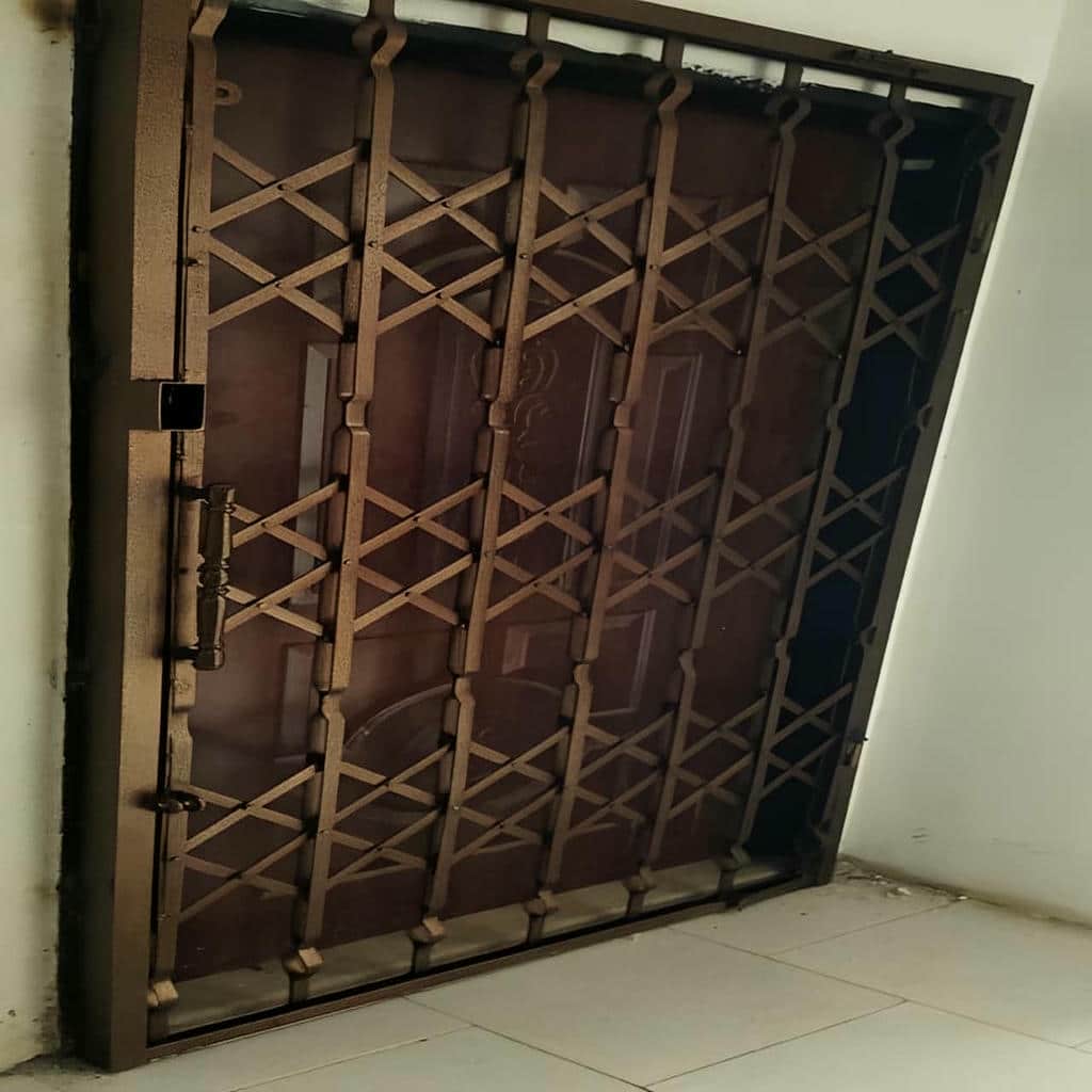 سفارش درب آکاردئونی آپارتمان متناسب با نمای ورودی