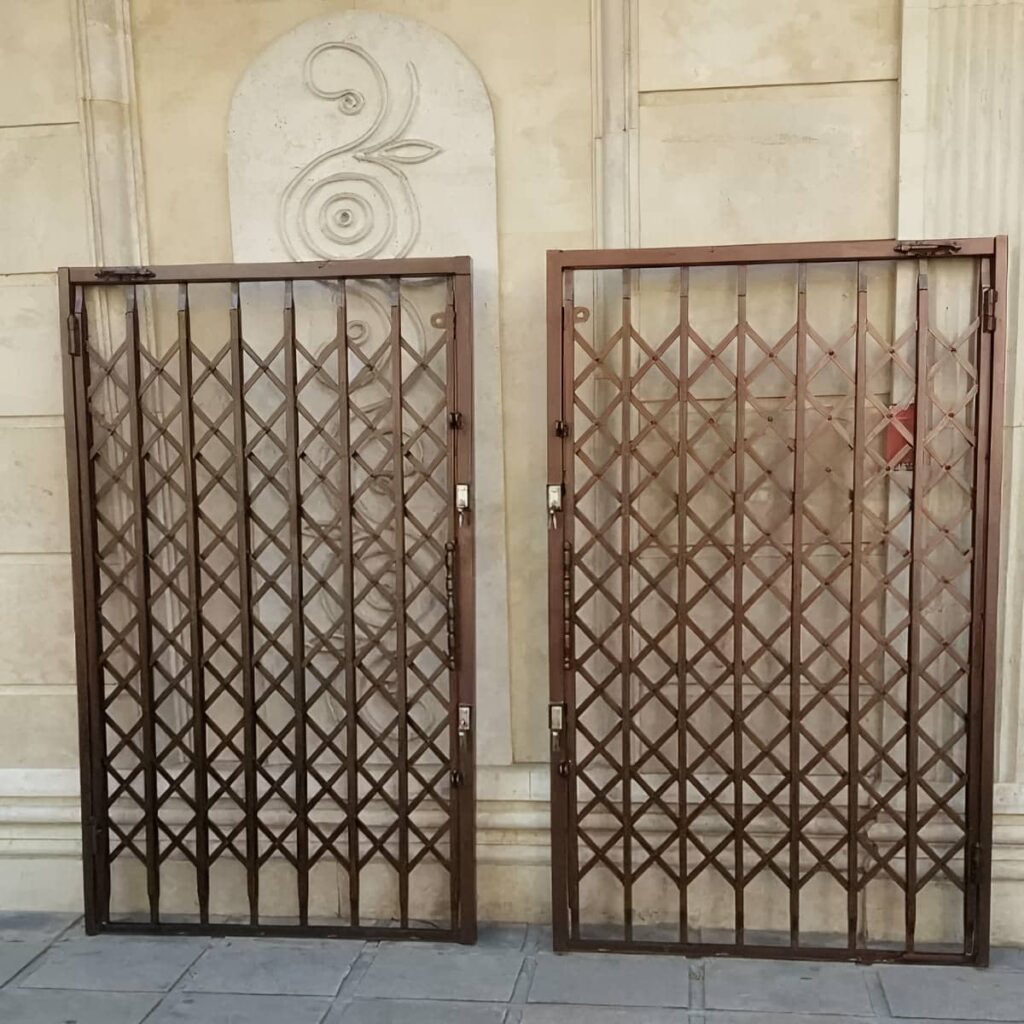 خدمات حفاظ آکاردئونی لوزی تسمه پهن برای ورودی مسکونی