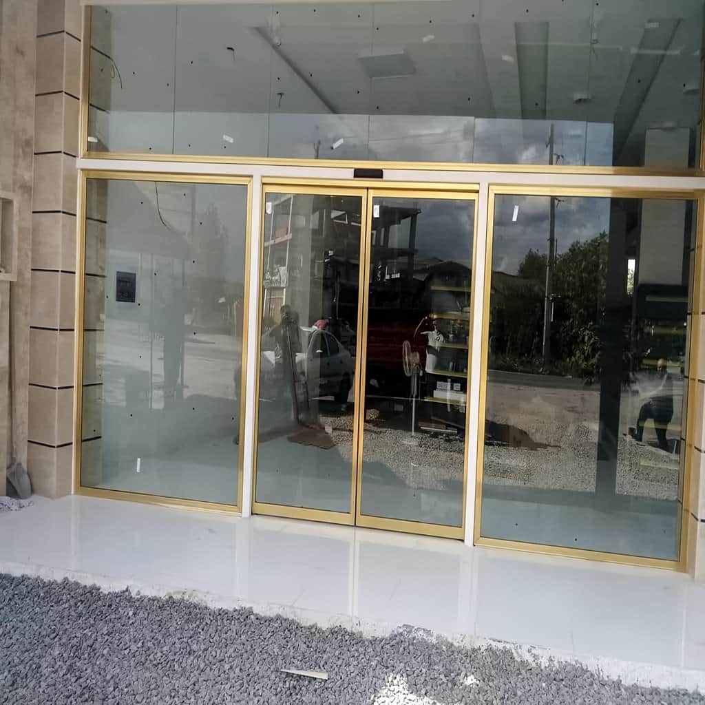 نصب درب شیشه ای سکوریت اتوماتیک با ریل تراز