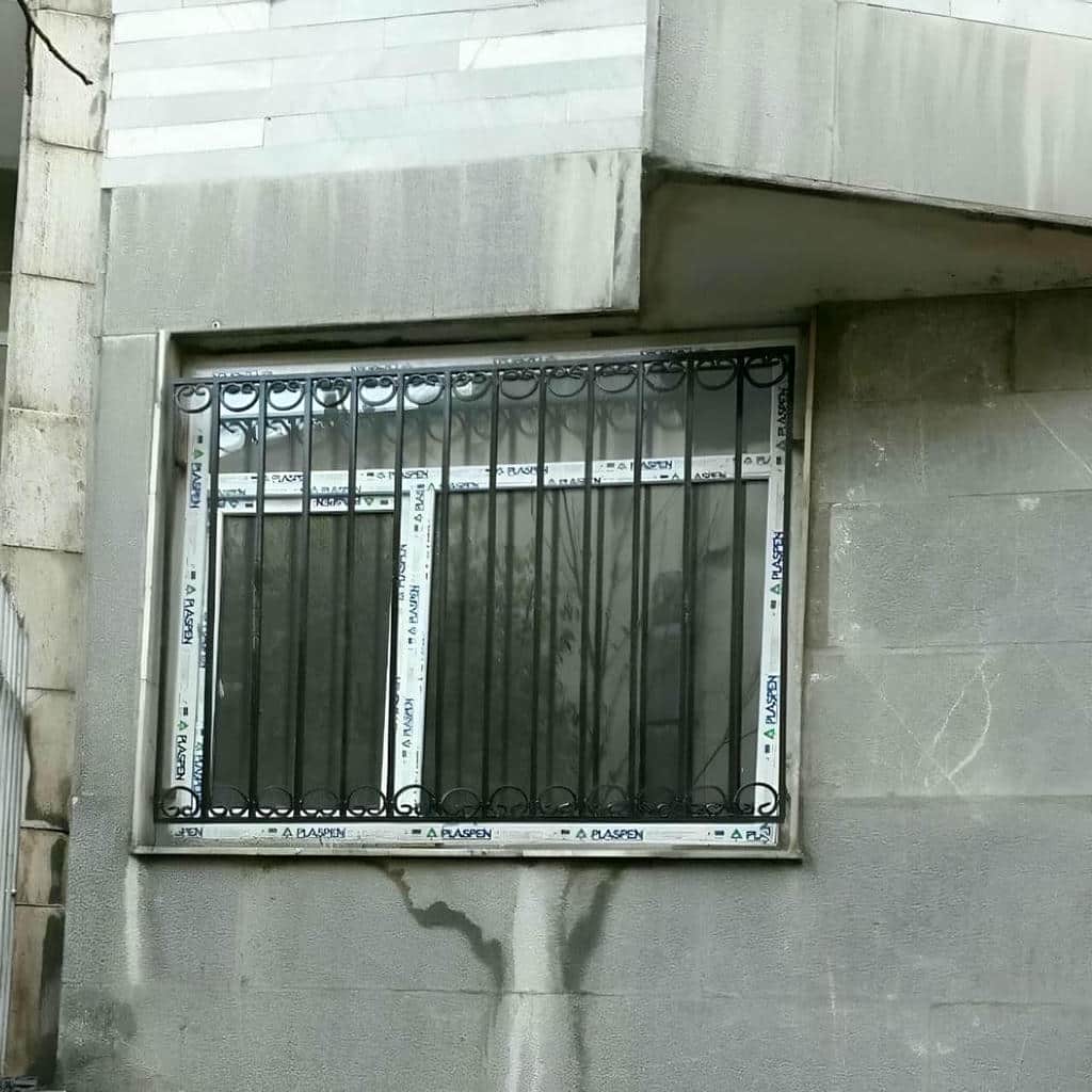 فروش حفاظ پنجره پروفیلی مناسب نمای سنگی روشن