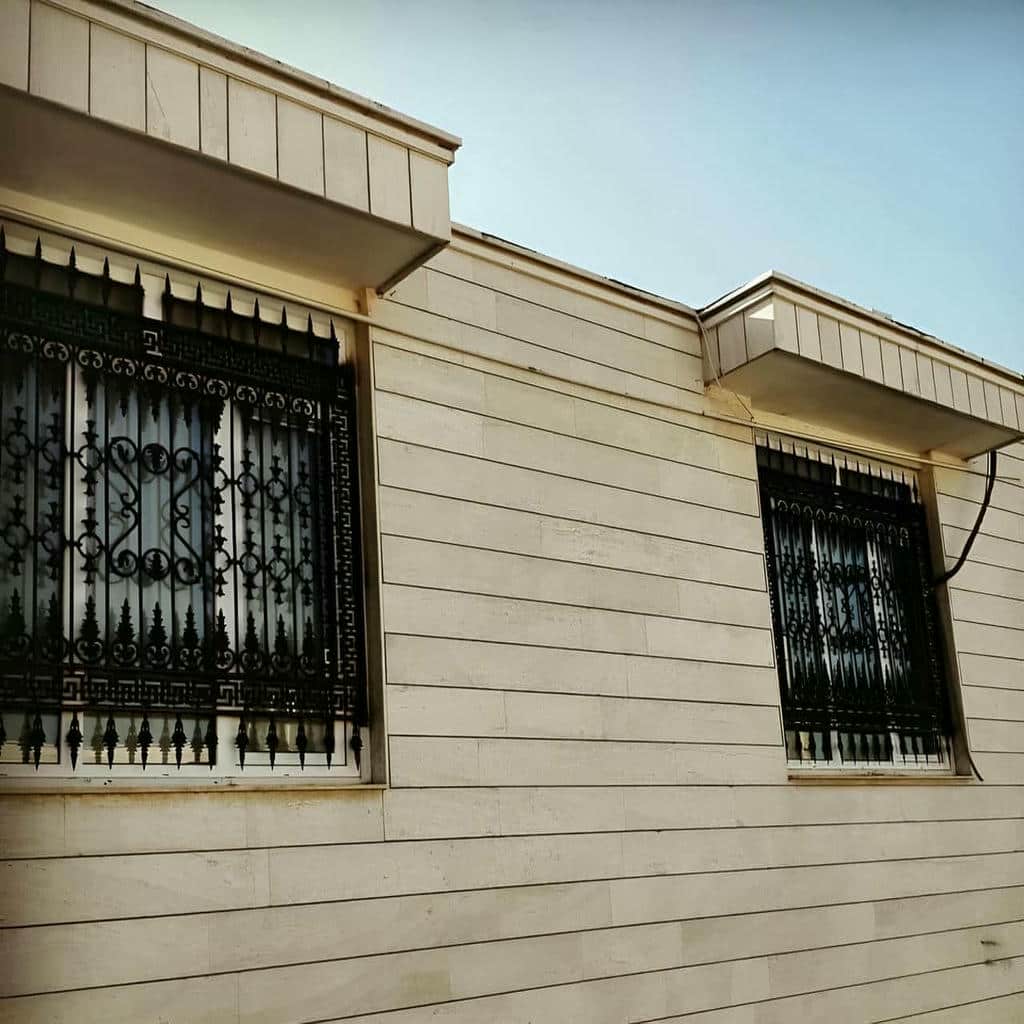 مدل حفاظ پنجره شبکه هندسی با مستطیل‌های عمودی کشیده