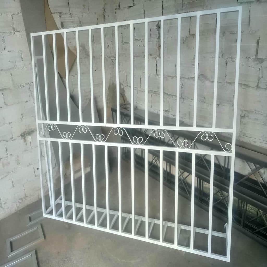 طرح اسلیمی حفاظ پنجره لیزری هماهنگ با نمای سنگی