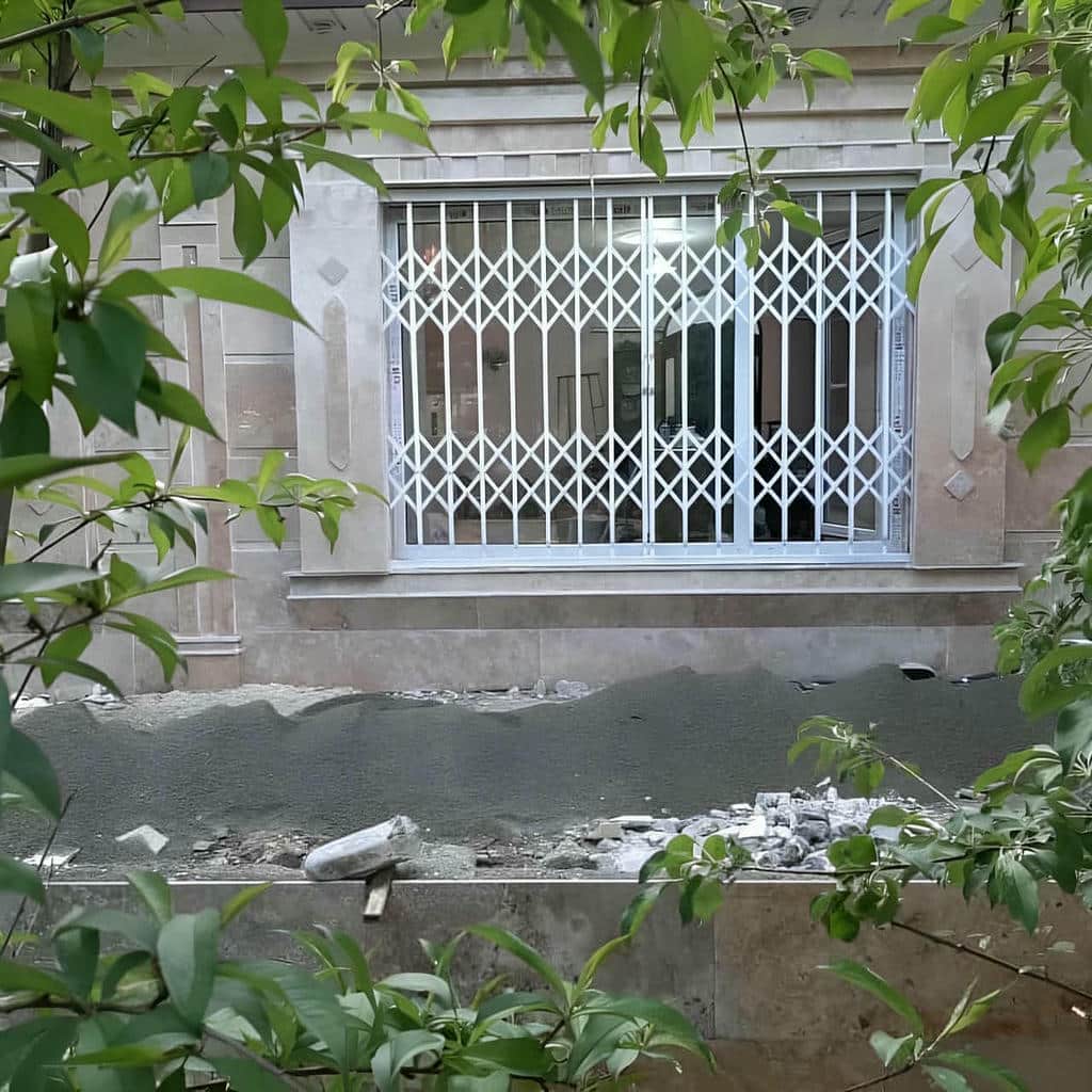 ساخت حفاظ پنجره پیچ و رولپلاک با شبکه مستطیلی