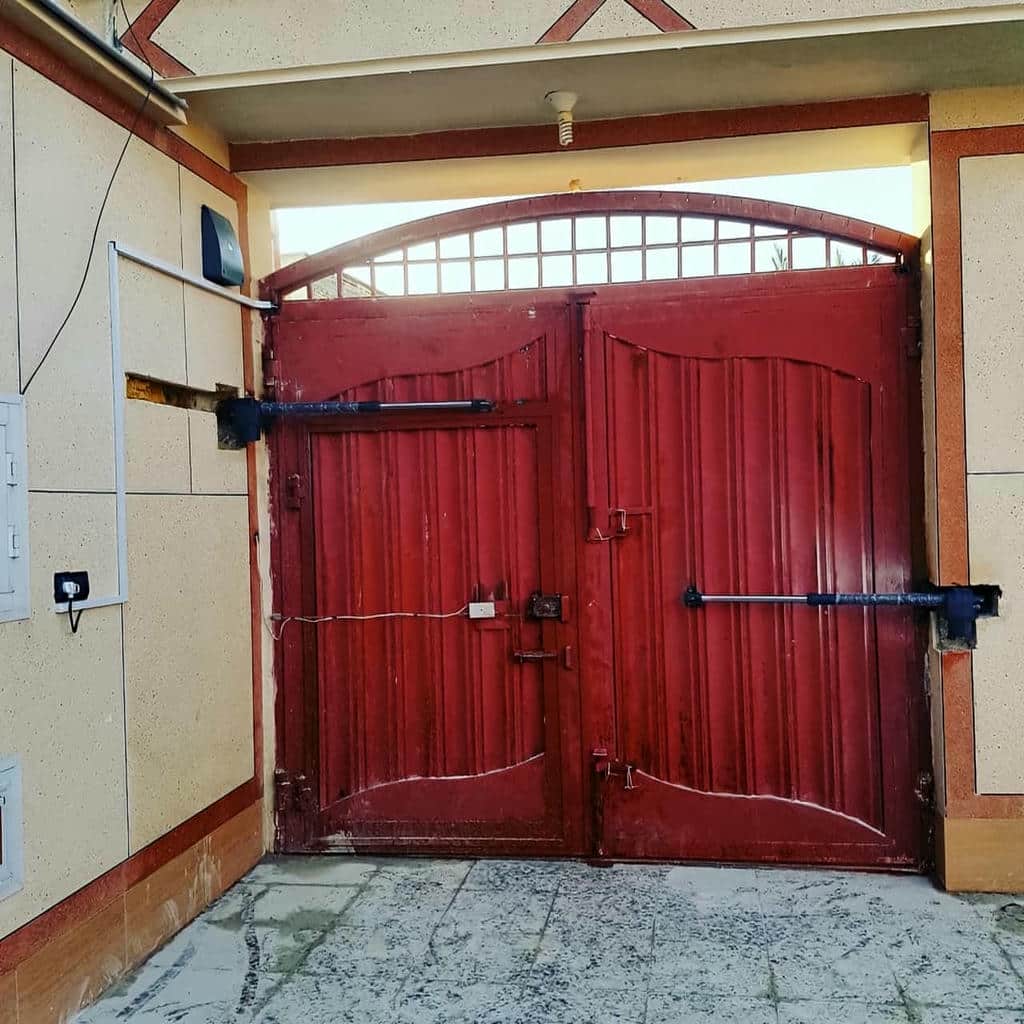نصب جک پارکینگی تردد بالا مجتمع با پایه کم‌نمایان