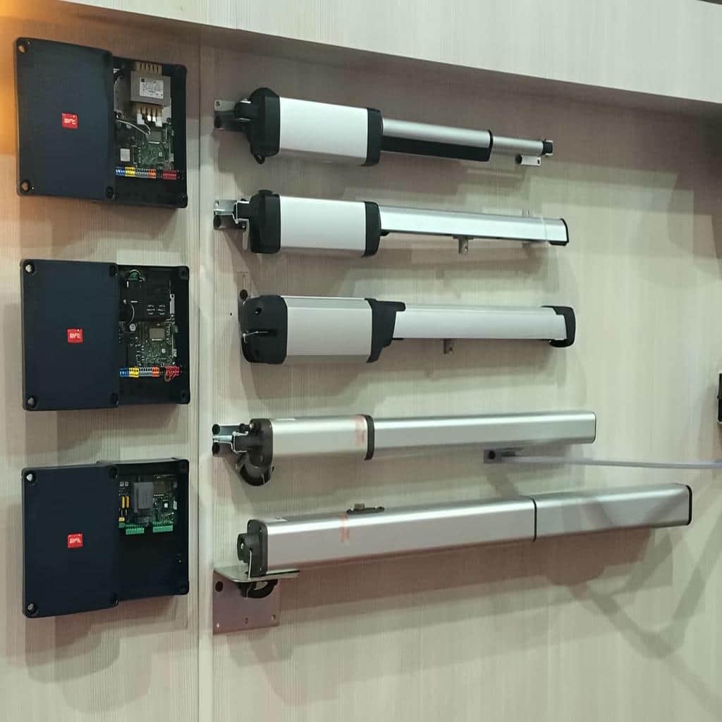مدل موتور جک پارکینگی بازویی خاکستری هماهنگ با درب
