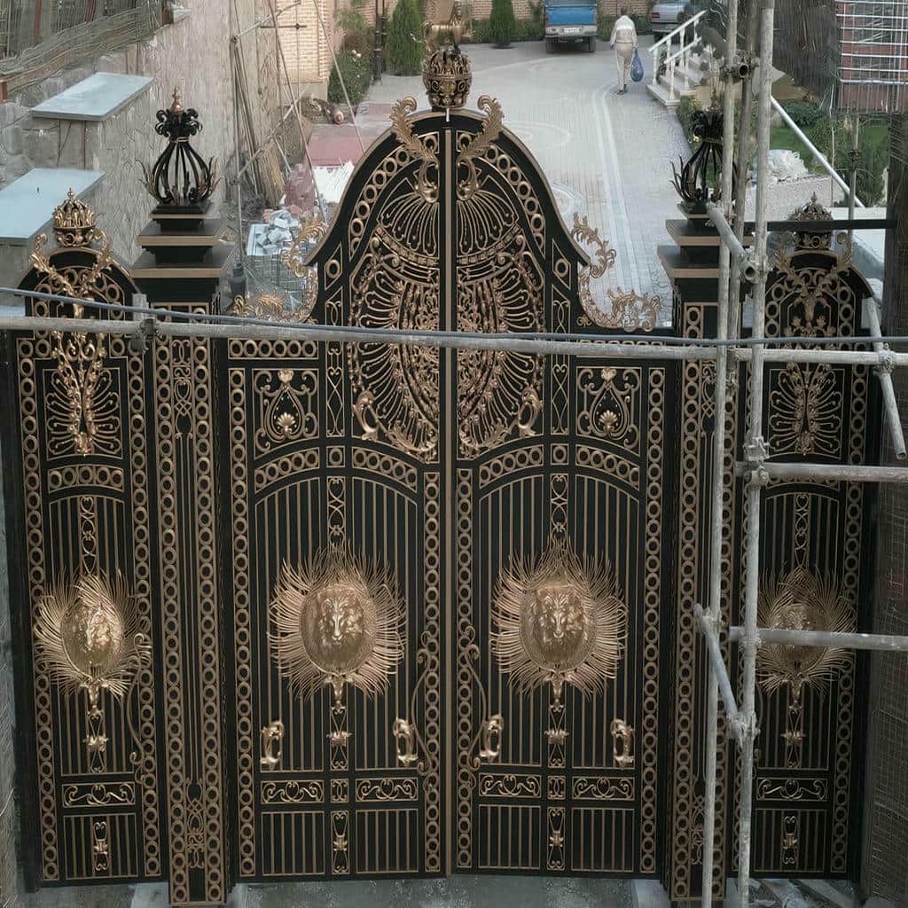 ساخت درب حیاط پروفیلی کلاف دار با شاسی مقاوم