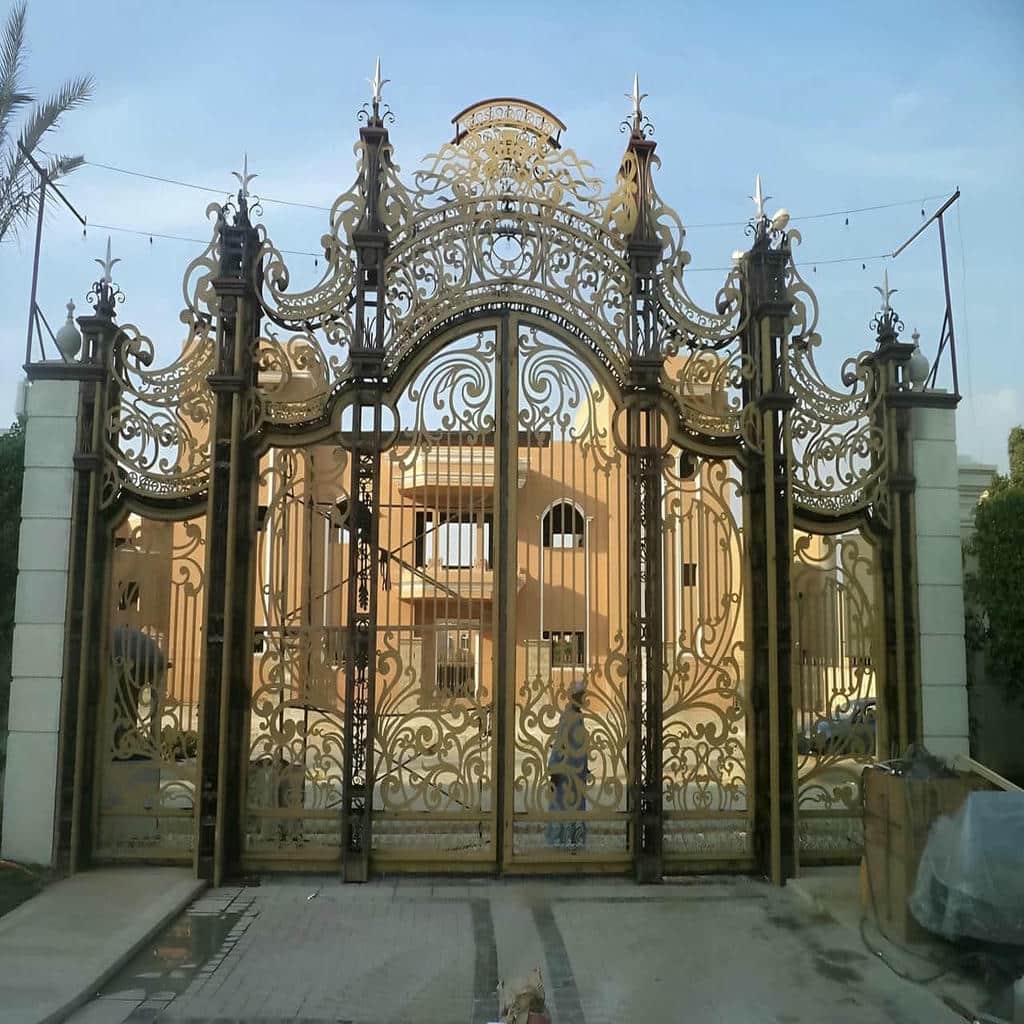 نصب درب ورودی ویلا نفررو با اجرای تراز و تمیز