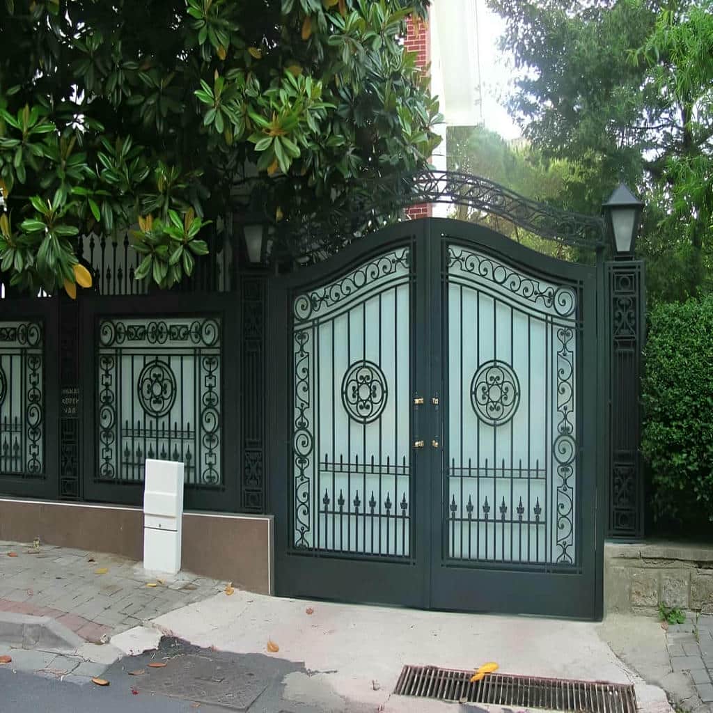 درب حیاط CNC پنل مشبک هندسی با ظاهر منظم و شیک