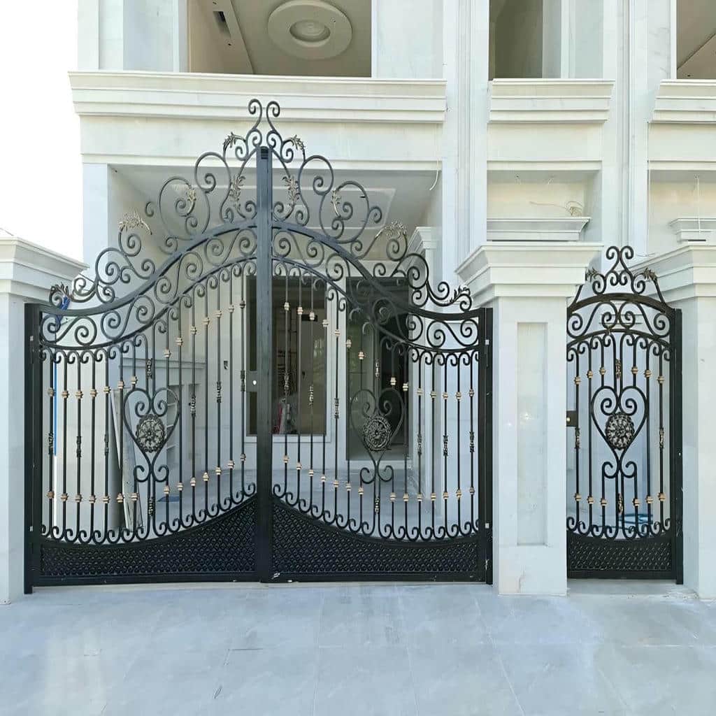 خرید درب حیاط کتیبه دار متناسب با سردر ساختمان