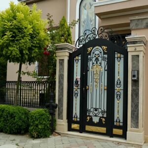 9 مدل درب ویلایی ماشین رو عریض