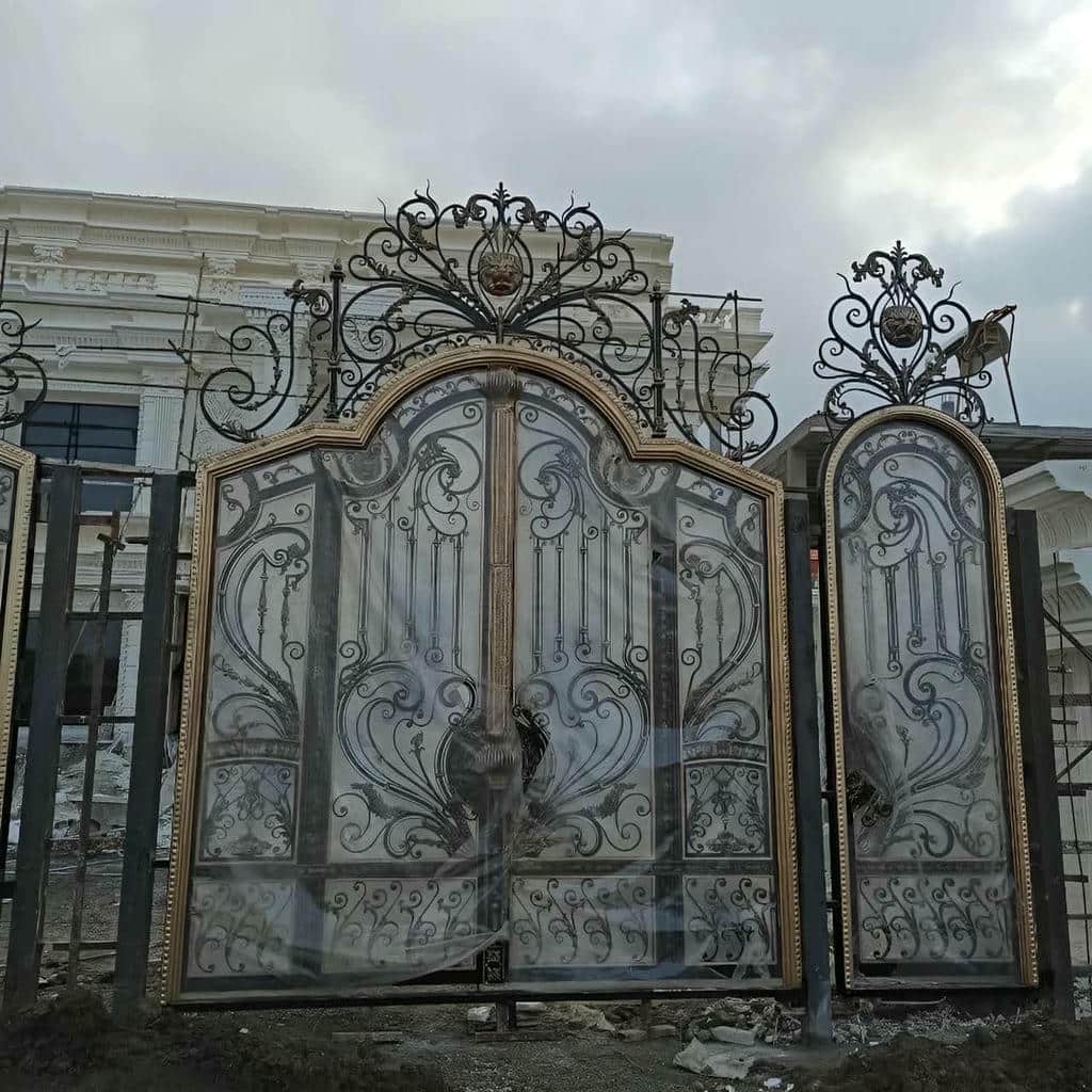 درب باغی ویلایی فرفورژه مناسب دیوار سنگی و فضای سبز