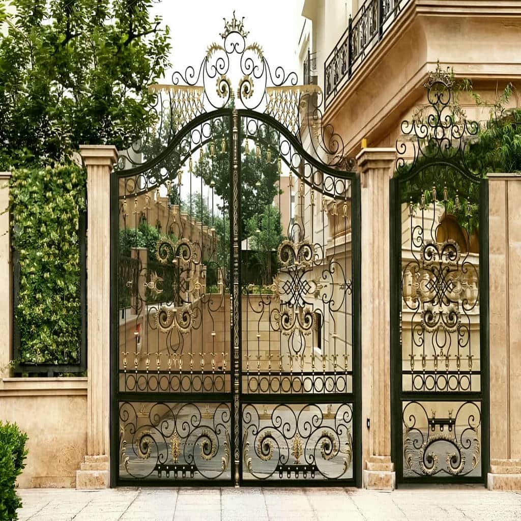 سفارش درب حیاط پانل دار بر اساس سبک ساختمان