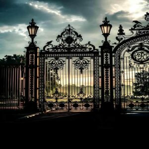 10 مدل درب حیاط طاق دار