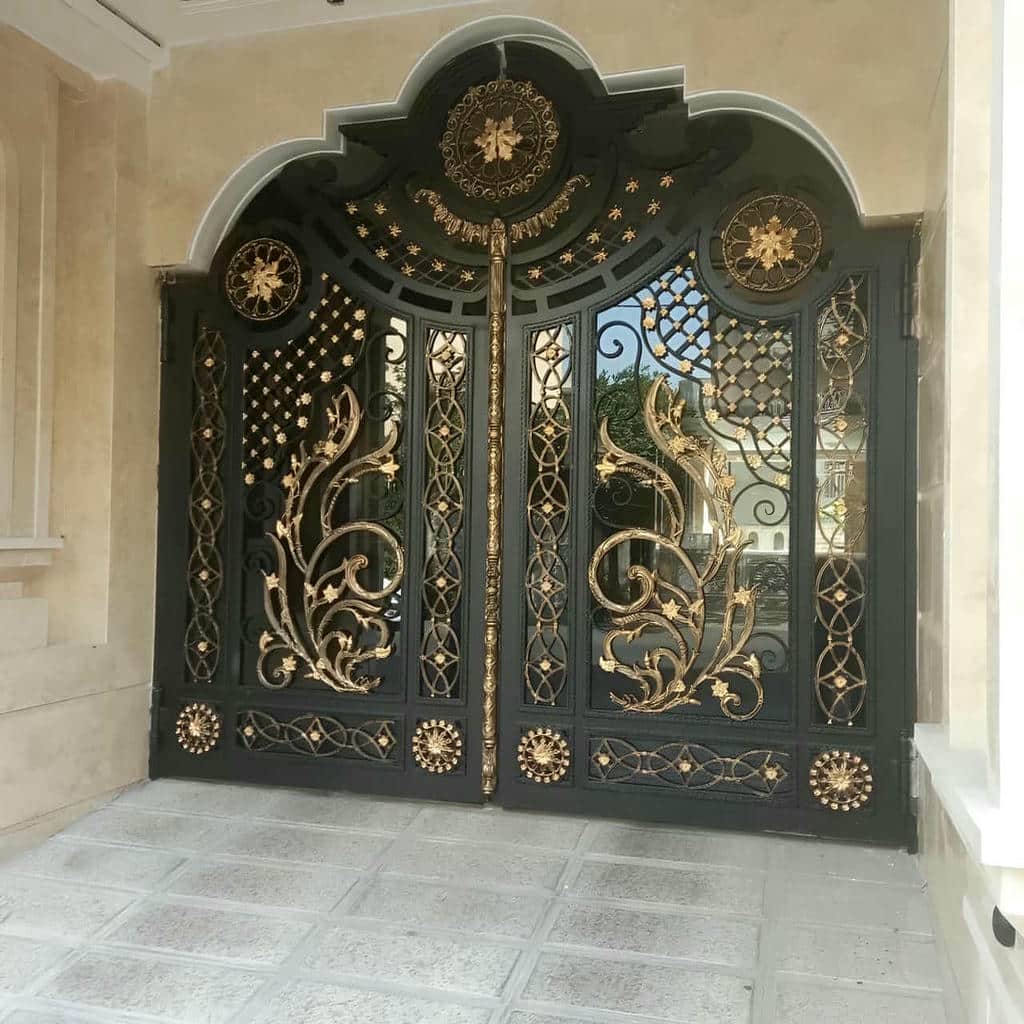 درب حیاط ورودی جنوبی مدرن با رنگ مات و قاب خطی