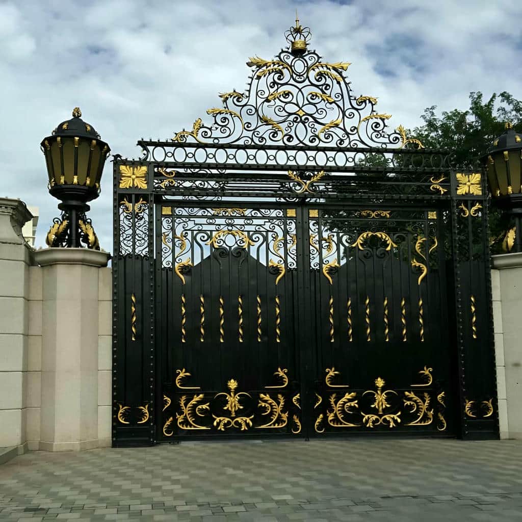 12 مدل درب حیاط نمای آجری