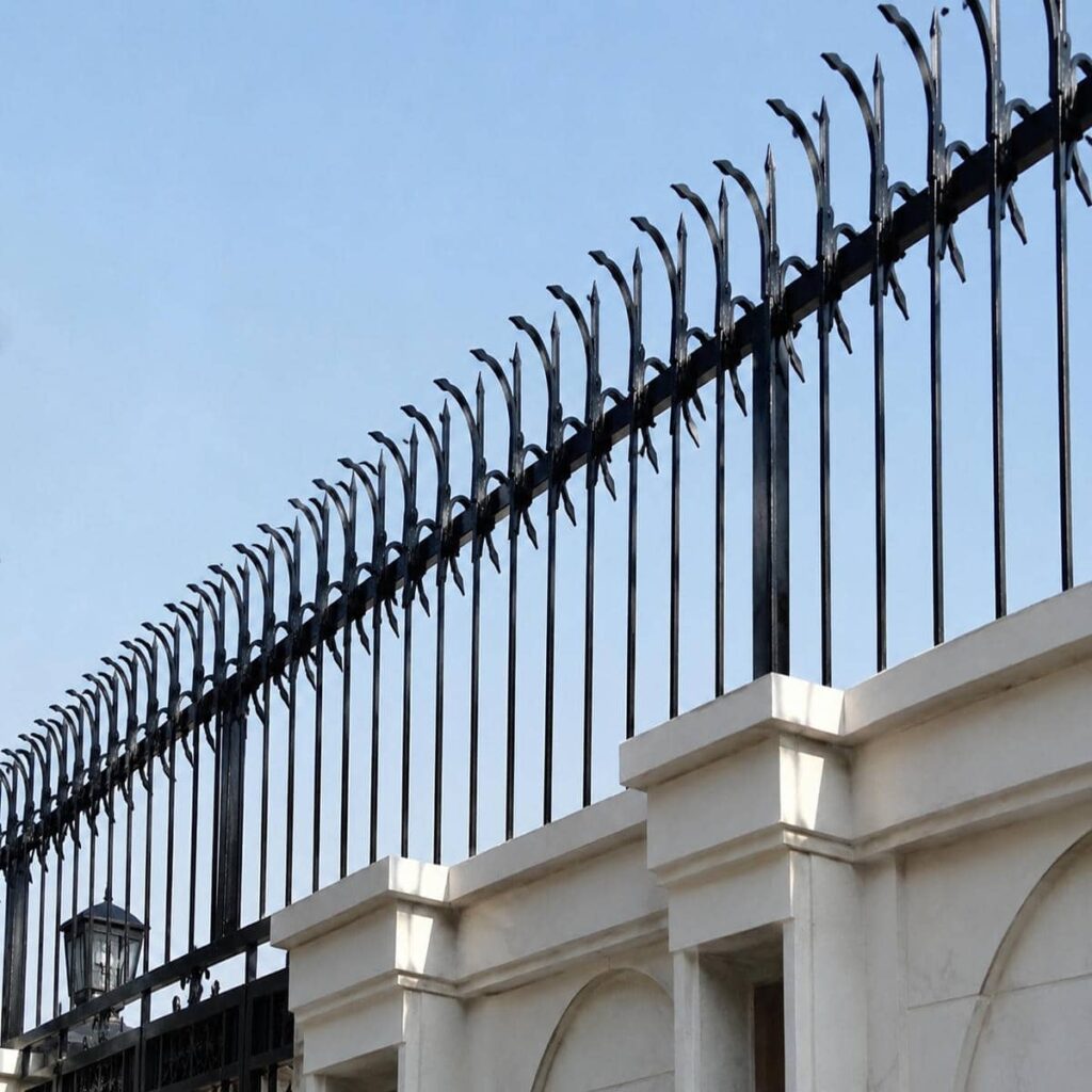اجرای حفاظ نمای سنگی با پنل‌های هم‌تراز و ظریف