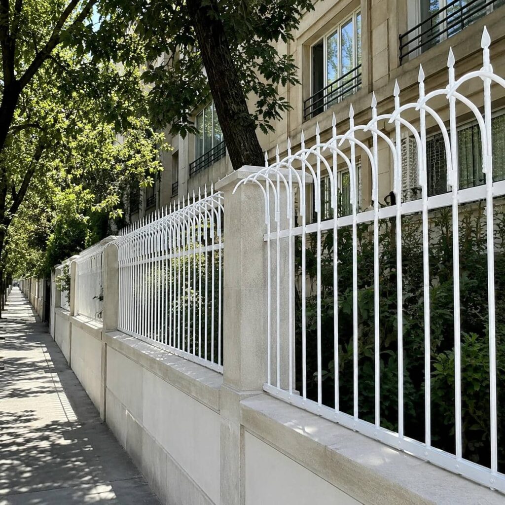 حفاظ طرح نیزه دوارتفاع هماهنگ با نمای ویلا
