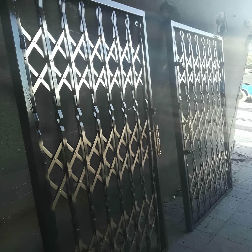 قیمت و ویژگی های حفاظ درب آکاردئونی خوب