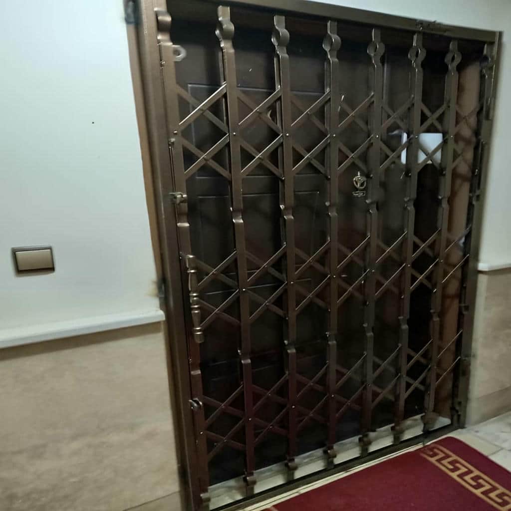 حفاظ آکاردئونی برای درب های آپارتمان