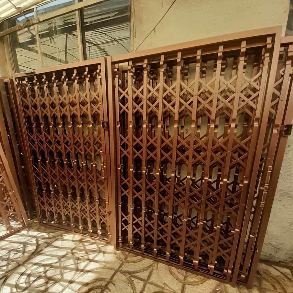 طراحی مدرن درب آکاردئونی برای محیط اداری