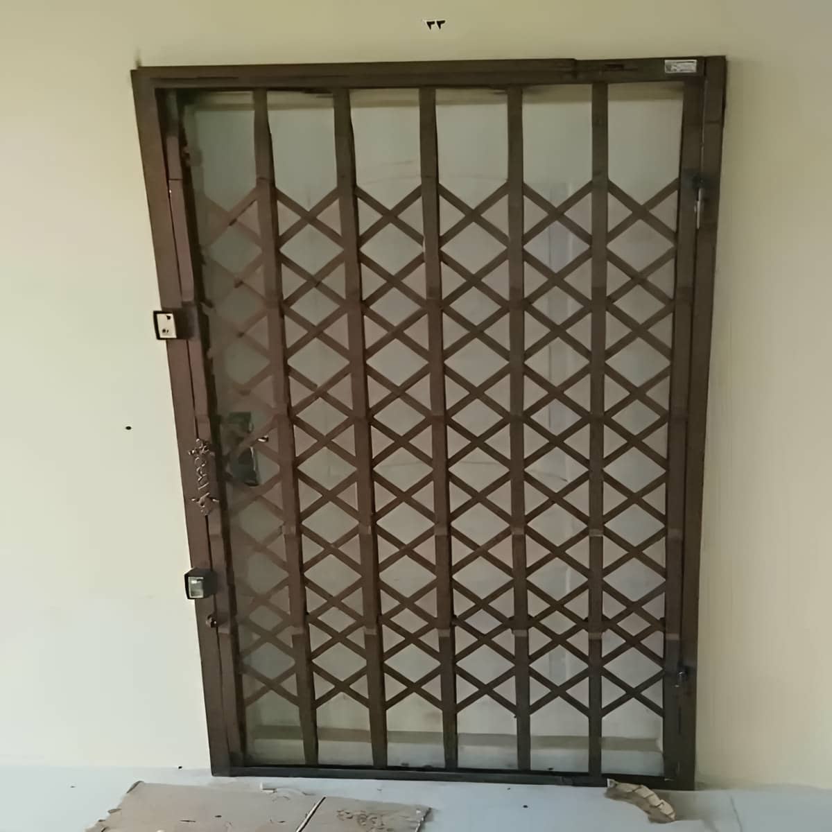 حفاظ آکاردئونی برای درب های آپارتمانی