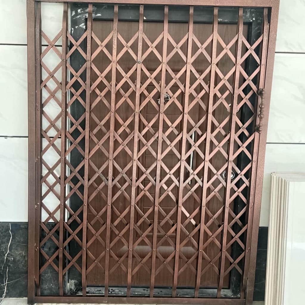 حفاظ آکاردئونی کشویی برای درب آپارتمان