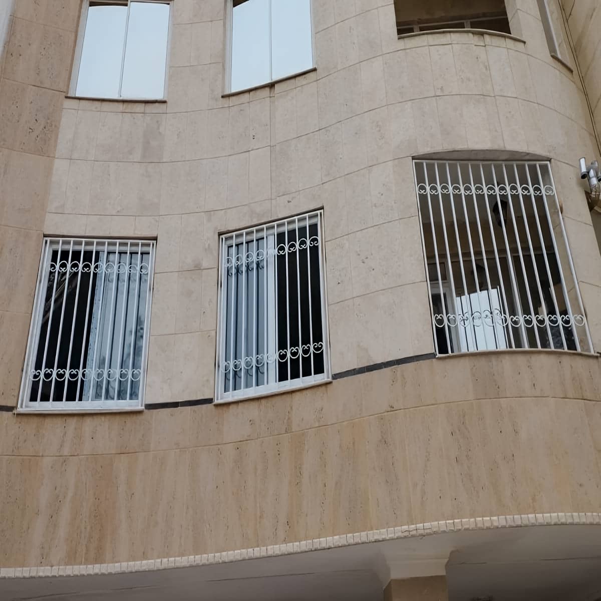 حفاظ پنجره تاشو