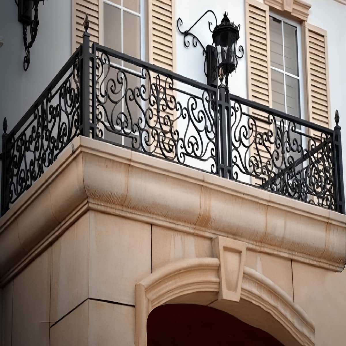 قیمت نرده آهنی ساختمان بر اساس طرح و پیچیدگی آن