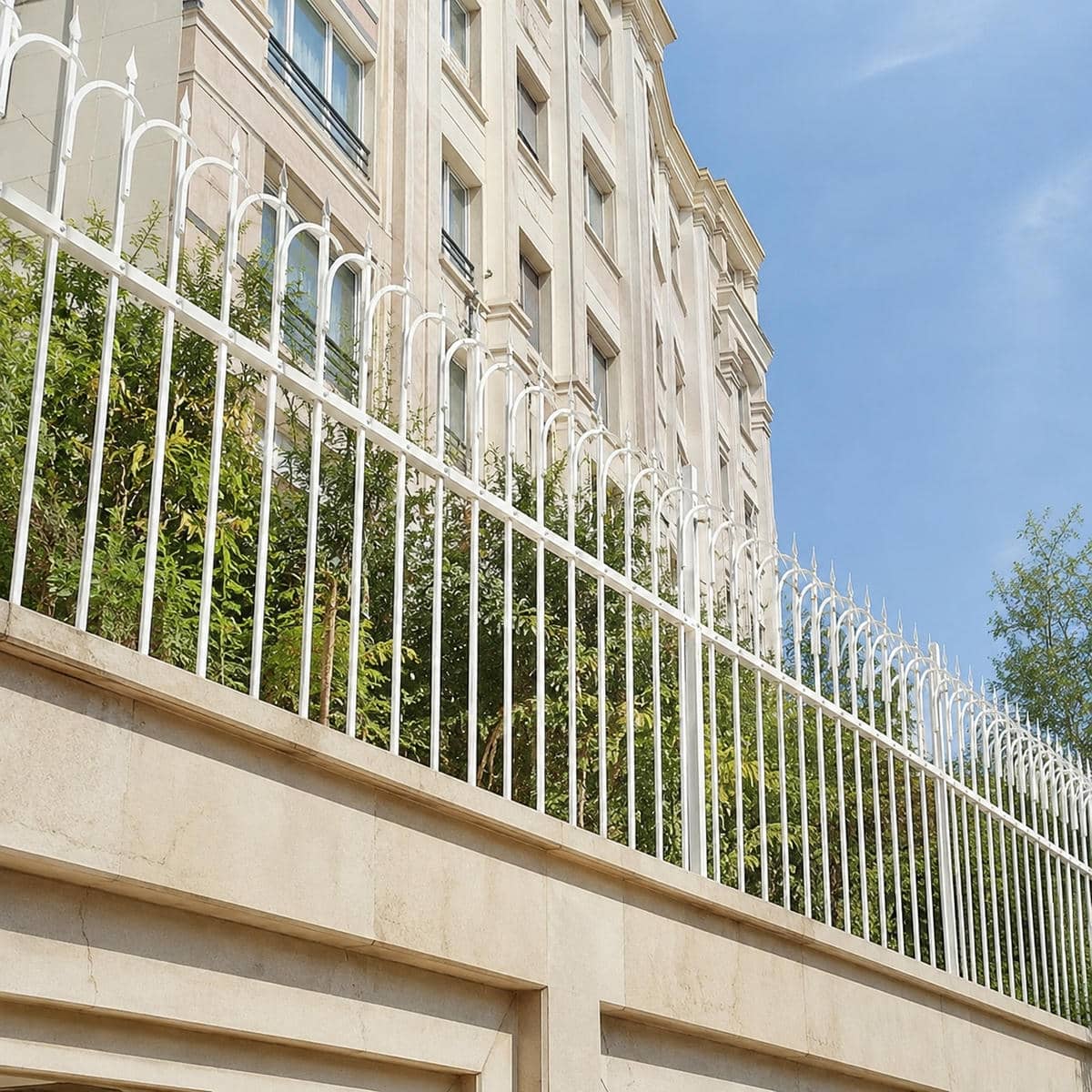 نکات مهم در خرید و نصب حفاظ دور دیوار حیاط جدید