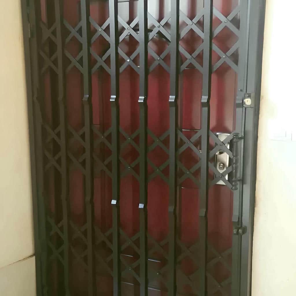 گارد درب آپارتمان فلزی با ابعاد بزرگ