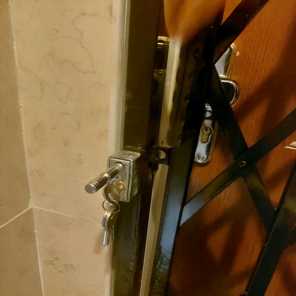 نرده آکاردئونی مناسب ورودی ساختمان