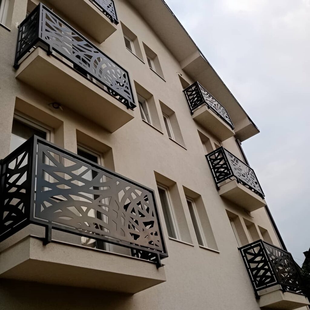 حفاظ بالکن با فرم هندسی جدید