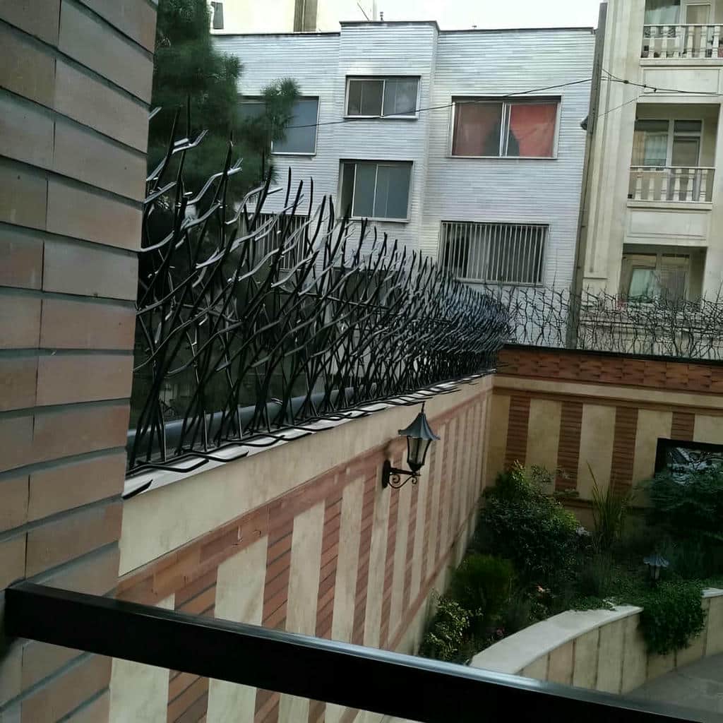 نرده آهنی روی دیوار مدل سرنیزه ای نرده آهنی روی دیوار مدل سرنیزه ای