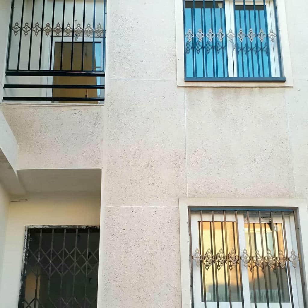 حفاظ پنجره فرفورژه با طرح کلاسیک