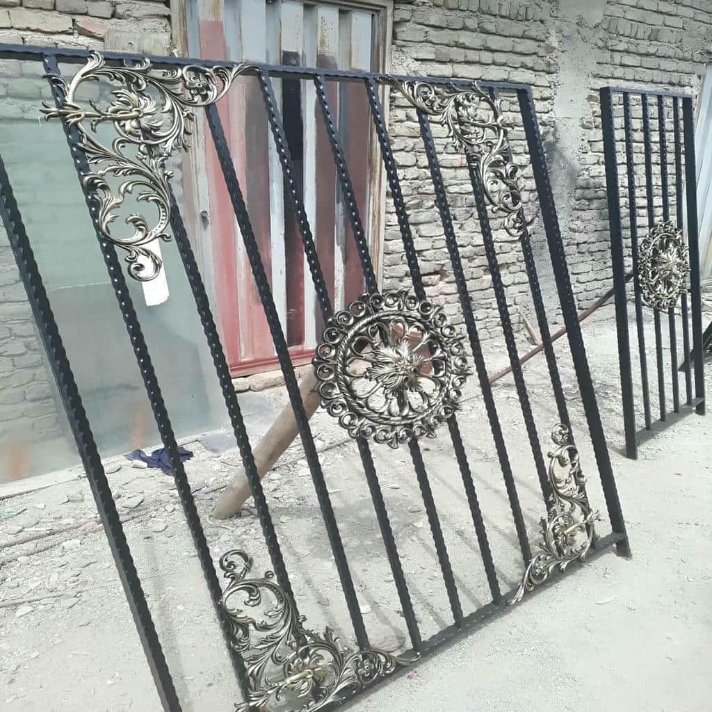 حفاظ پنجره آهنی با طراحی هماهنگ ساختمان