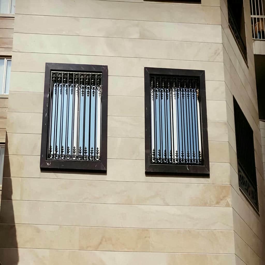حفاظ پنجره طبقه همکف با رنگ سفارشی مرکز عرضه مستقیم حفاظ پنجره طبقه همکف برای سفارش ابعاد سفارشی