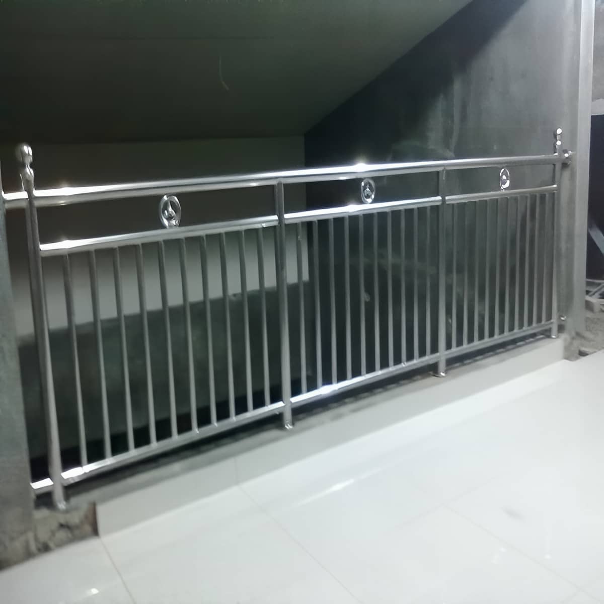 حفاظ پله سفارشی برای فضاهای محدود و کم عرض