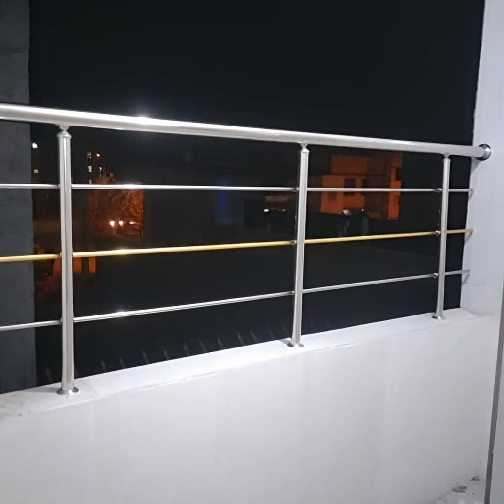 نرده پله با اتصالات مقاوم