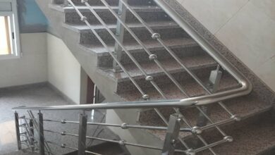 نرده استیل راه پله با پرداخت براق و طراحی مدرن