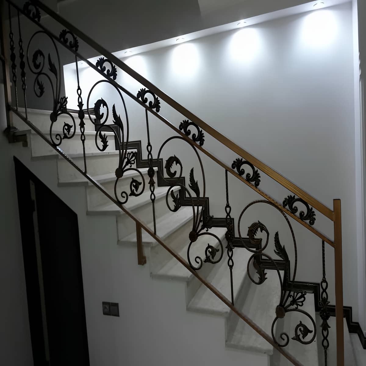 مرکز عرضه نرده بالکن آپارتمان مناسب نمای کلاسیک و فرفورژه